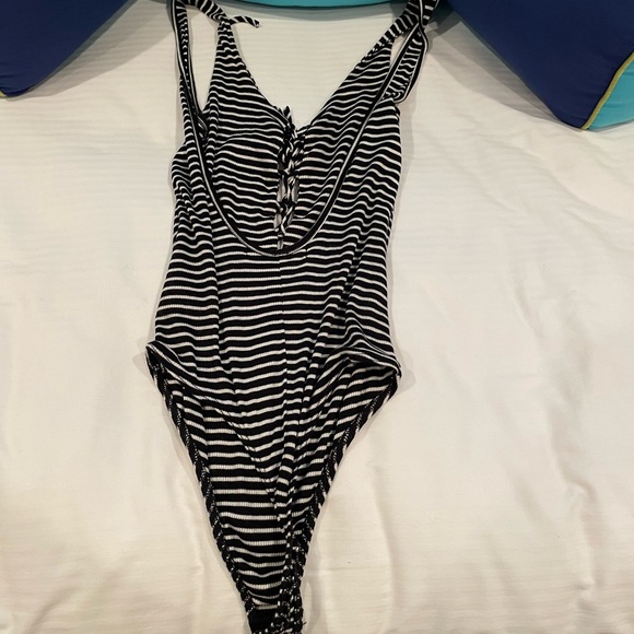 Lace up striped bodysuit - Picture 3 of 5